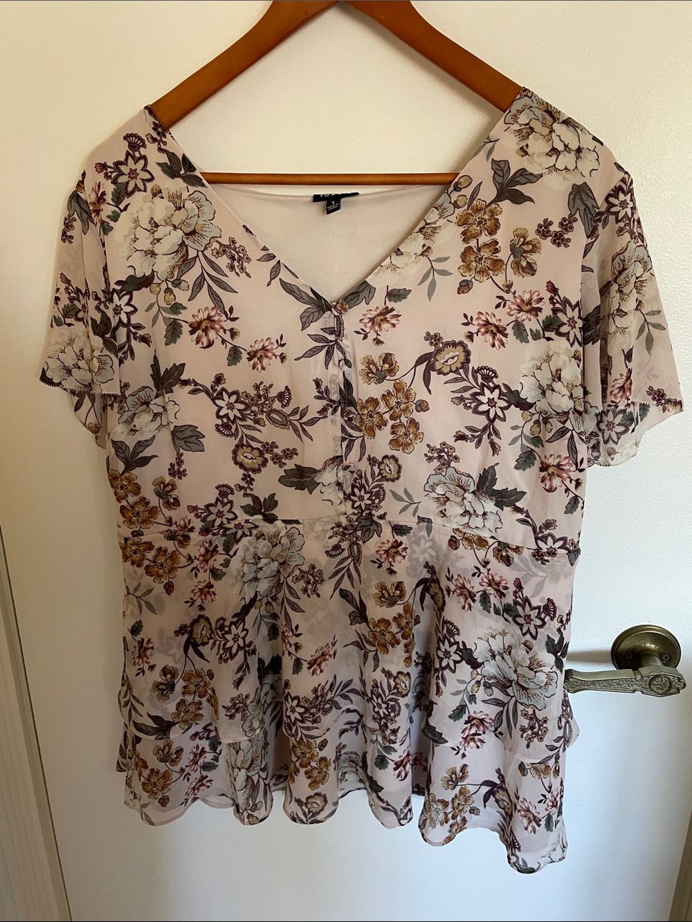 torrid Light Blush Floral V-Neck Peplum Blouse